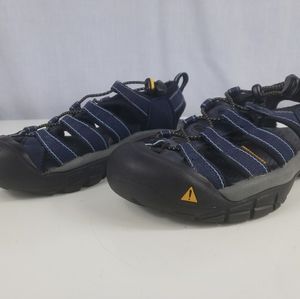 Keens womens waterproof shoes sz.7.5 navy